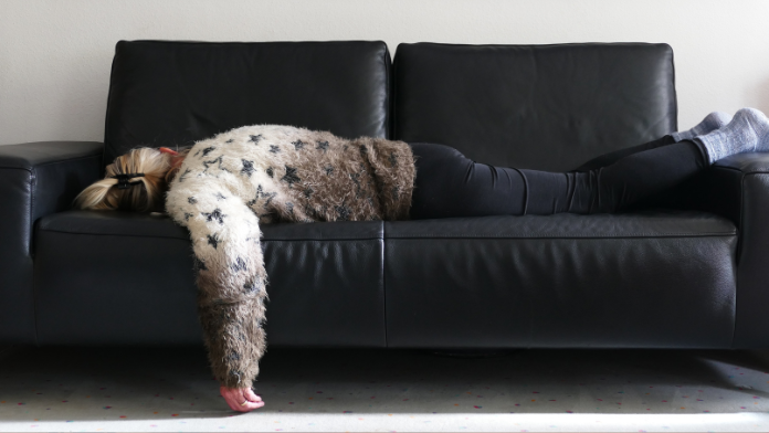 Perché arriviamo stanchi a dicembre: il fenomeno del crash out