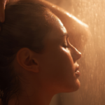 La doccia al buio: il nuovo rituale per il benessere