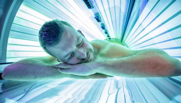 Lettini abbronzanti: rischio triplo di melanoma