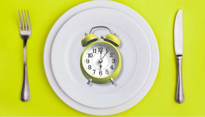 Digiuno intermittente: vantaggi limitati senza riduzione calorica