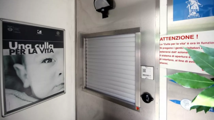 Culle per la vita: una seconda possibilità per madri e bambini