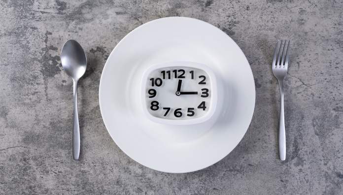 Dieta intermittente come qualsiasi altra dieta? Ecco cosa dice la scienza