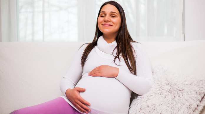 “Mom Nose”: perché il naso cambia forma in gravidanza?