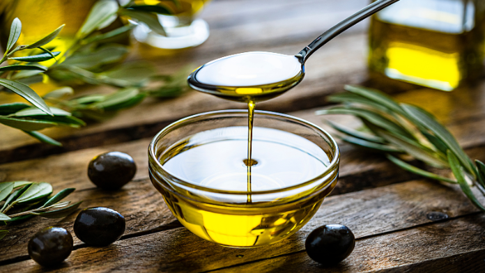 Olio extravergine d’oliva: davvero può ridurre il rischio di tumori del 31%?