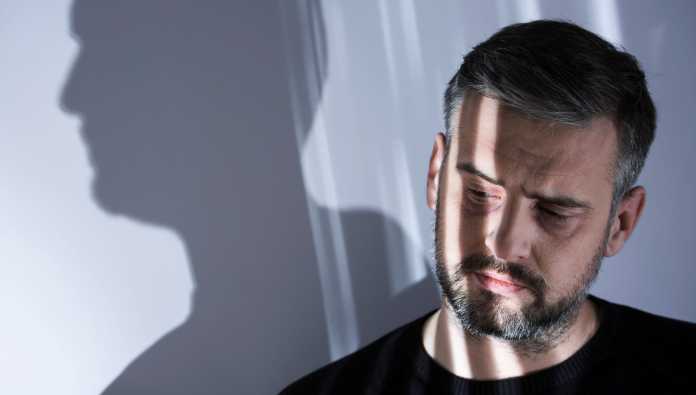 Alzheimer: 6 segnali “invisibili” da monitorare tra i 40 e i 60 anni