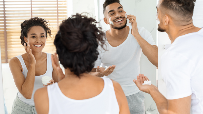 Skincare genderless: la pelle di uomini e donne ha davvero bisogni diversi?