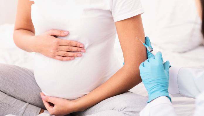 Vaccino anti COVID in gravidanza: riduce il rischio di preeclampsia 